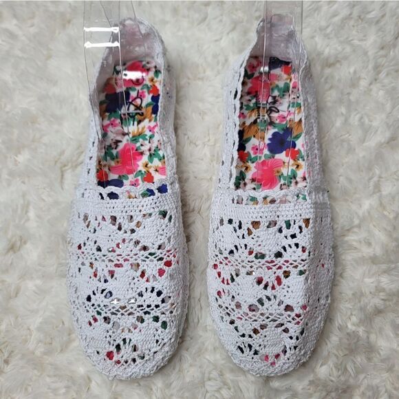 Bobbie Brooks Crochet Canvas Sandal Flats - Picture 3 of 9